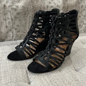 Nine West Woven peep toe w/stacked heel